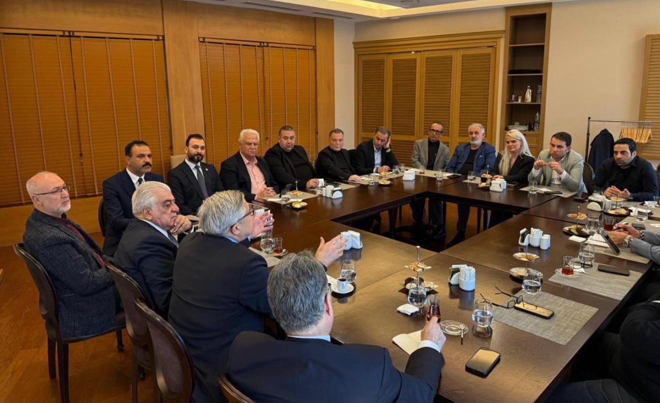 AK Parti heyeti KKTC basını ile buluştu
AK Parti heyeti KKTC basını ile buluştu