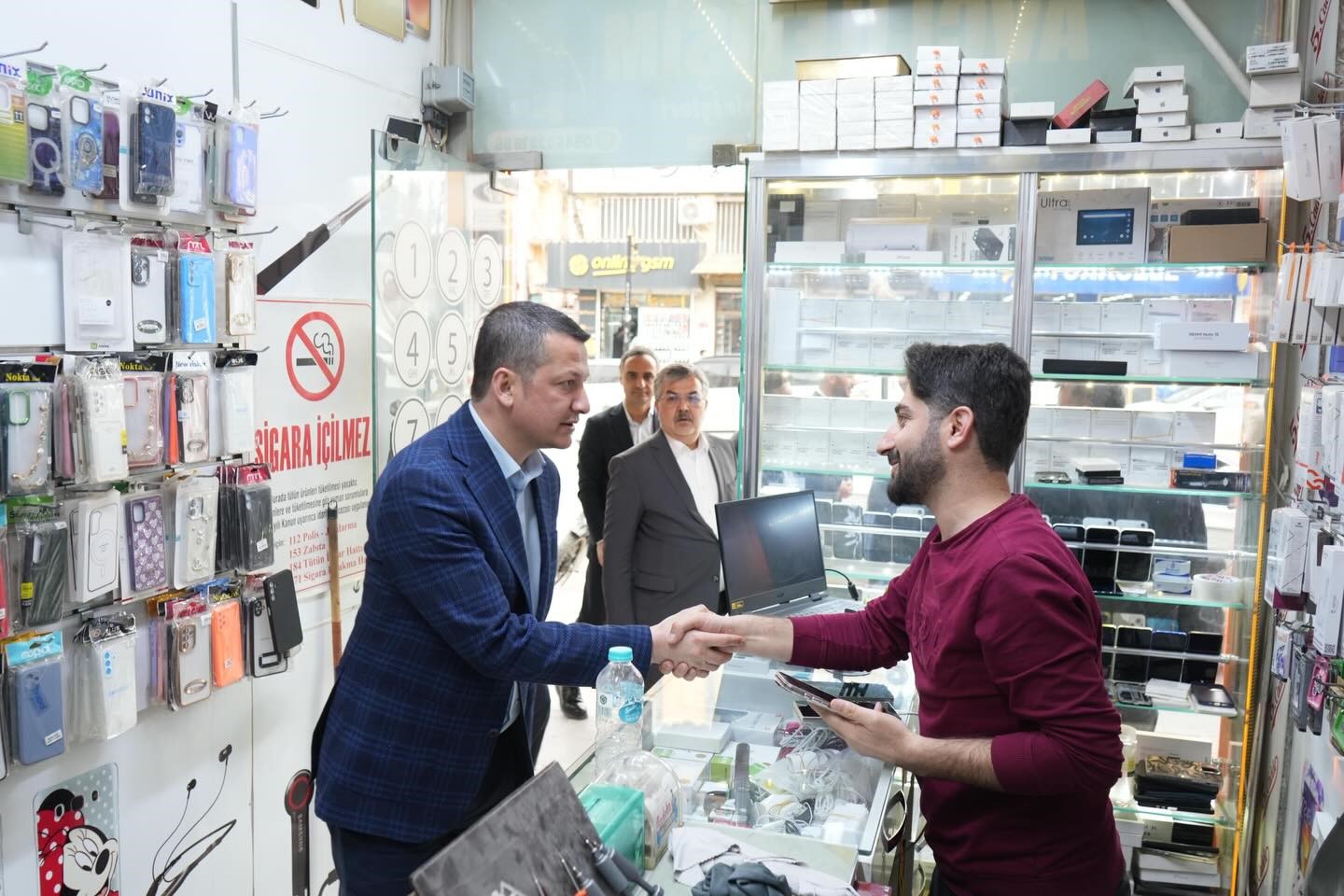 AK Parti heyetinden Gölbaşı Caddesi’nde esnaf ziyareti
