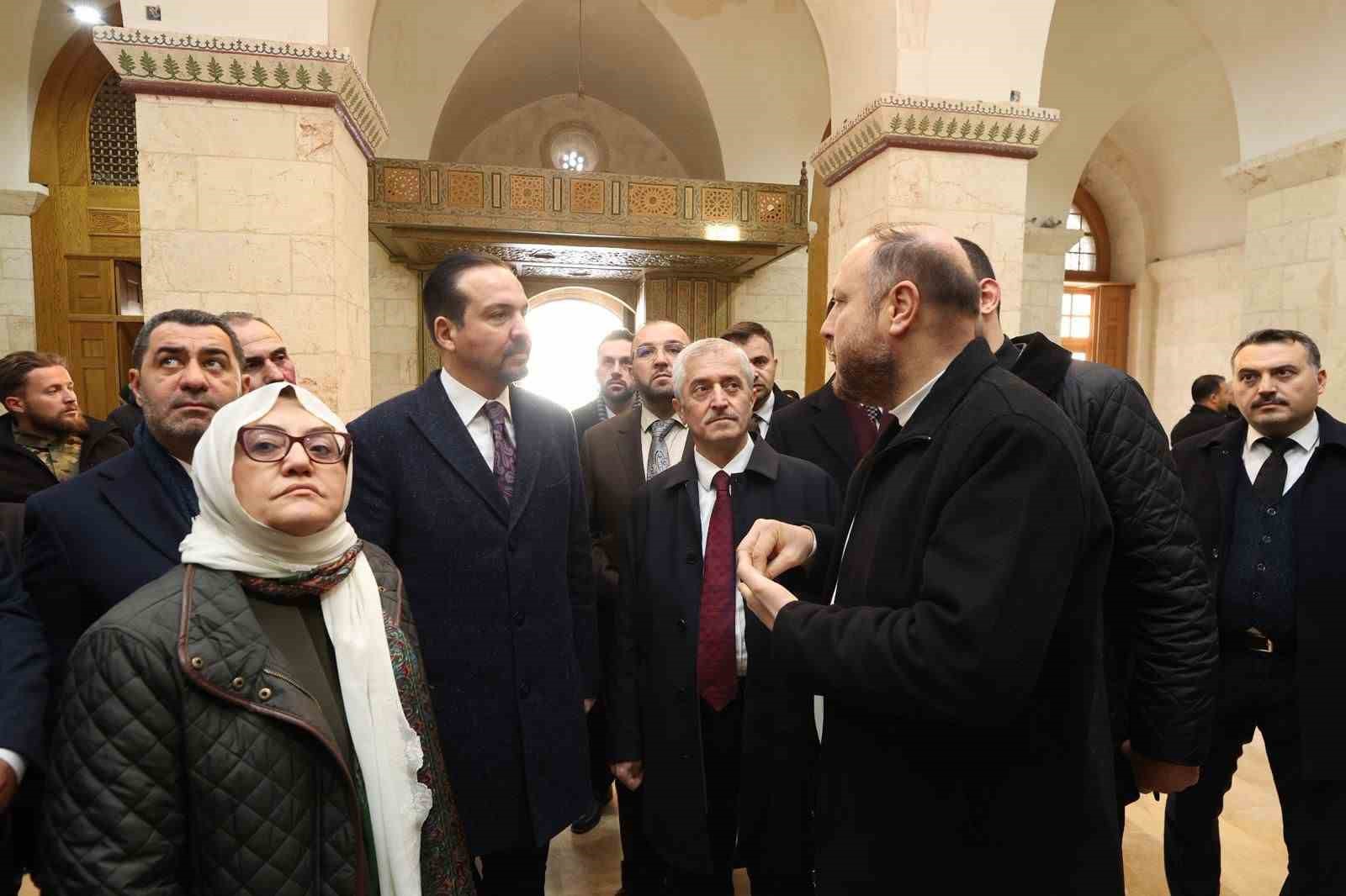 AK Parti heyetinden Halep’e çıkartma
