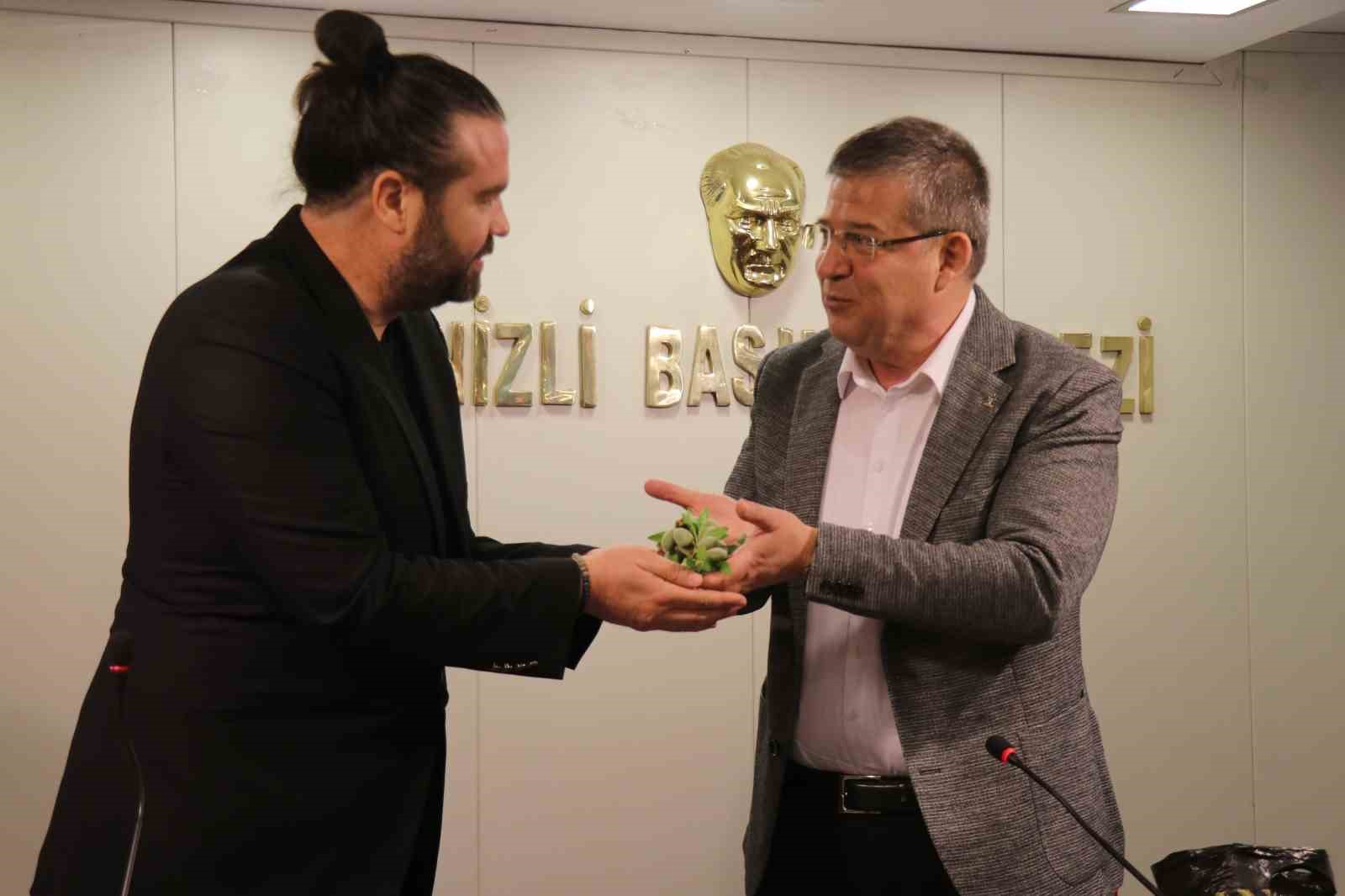 AK Parti İl Başkanı Subaşıoğlu; "Siyasilerin toplumla kurduğu en güçlü köprü basındır"
