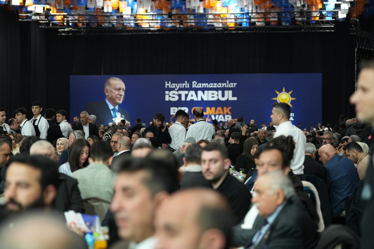 AK Parti İstanbul İl Başkanı Özdemir: "Bizler bir oldukça bölgemizde ve dünyada güven unsuru olacağız"
AK Parti İstanbul İl Başkanı Özdemir: "Bizler bir oldukça bölgemizde ve dünyada güven unsuru olacağız"