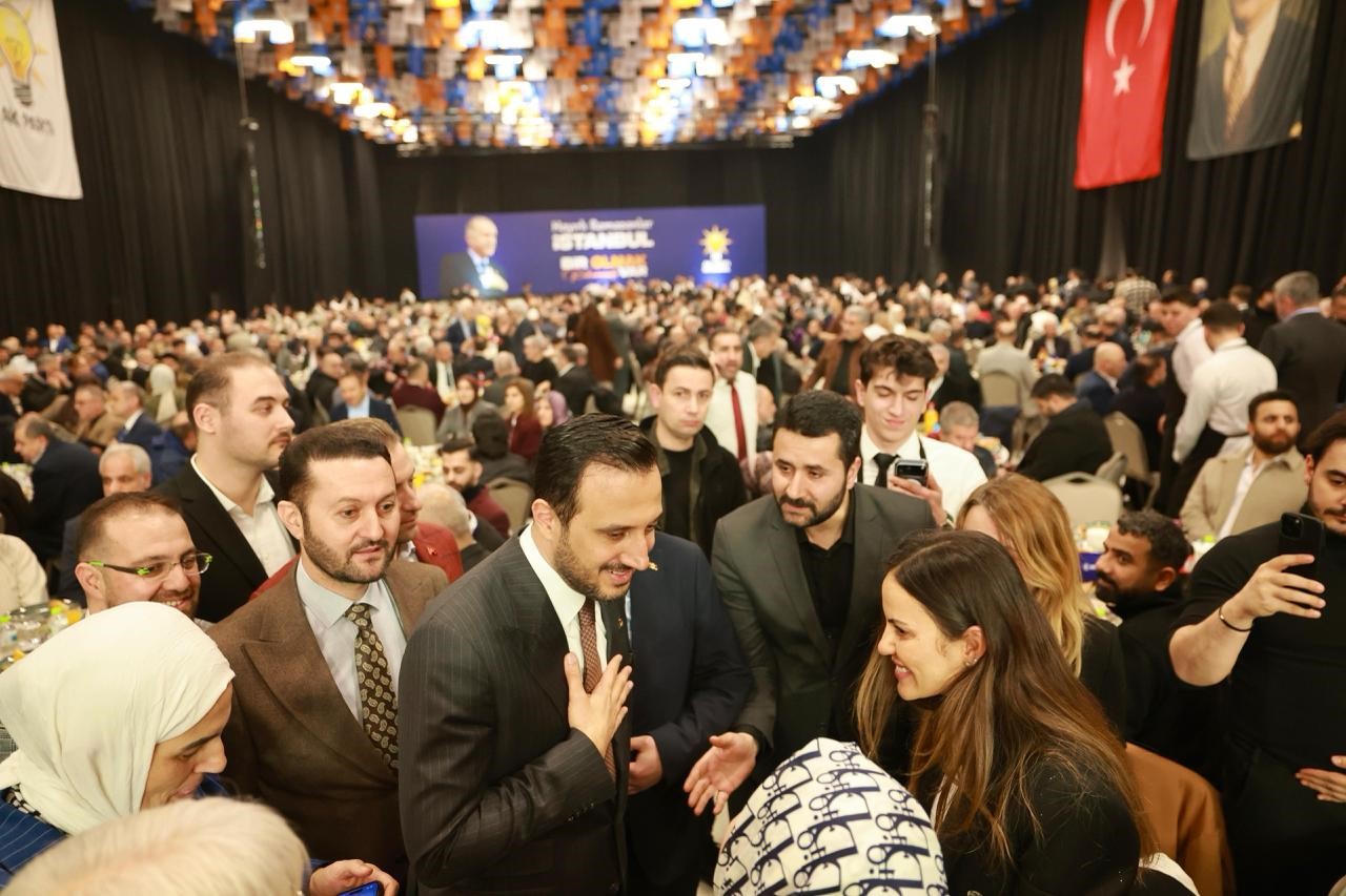 AK Parti İstanbul İl Başkanı Özdemir: "Bizler bir oldukça bölgemizde ve dünyada güven unsuru olacağız"
AK Parti İstanbul İl Başkanı Özdemir: "Bizler bir oldukça bölgemizde ve dünyada güven unsuru olacağız"