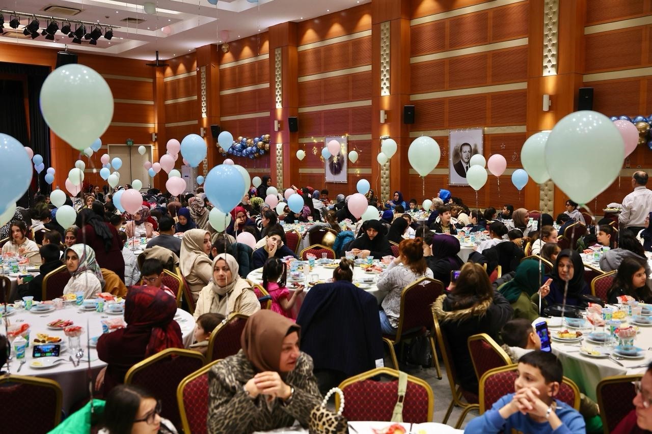 AK Parti İstanbul İl Başkanlığı’nda geleneksel çocuk iftarı düzenlendi
AK Parti İstanbul İl Başkanlığı’nda geleneksel çocuk iftarı düzenlendi