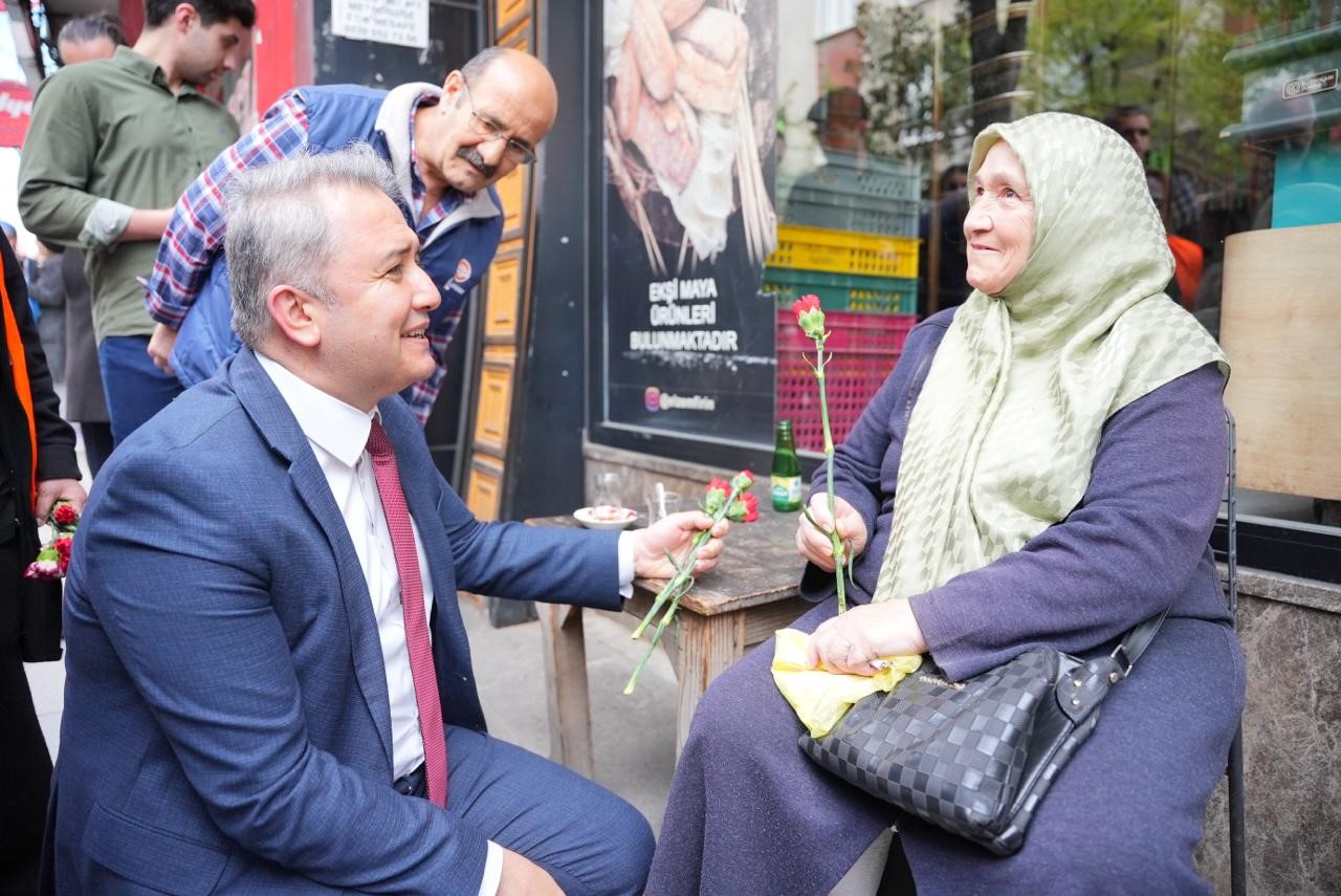 AK Parti İstanbul Milletvekilleri, cuma günleri sahaya inerek vatandaşlarla buluşuyor
