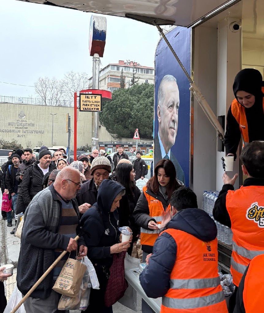 AK Parti İstanbul’dan her gün on binlerce kişiye çorba ikramı
