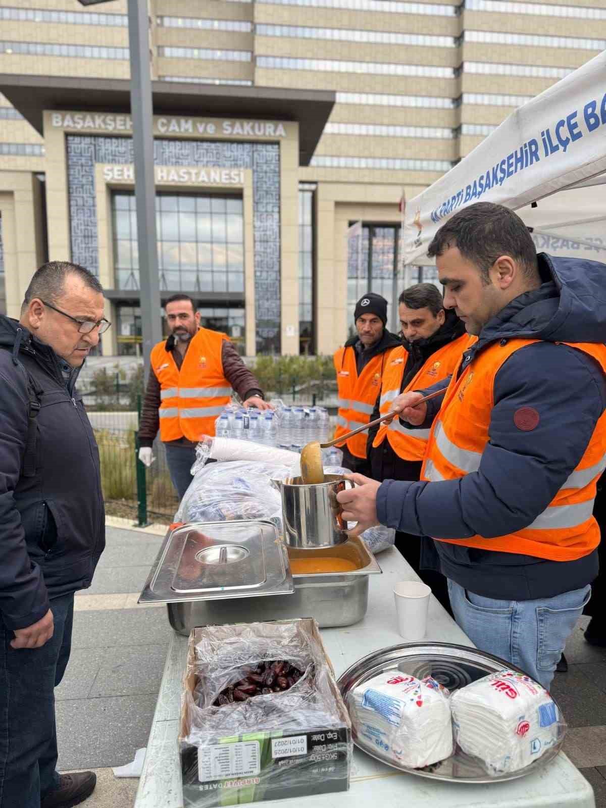 AK Parti İstanbul’dan her gün on binlerce kişiye çorba ikramı
