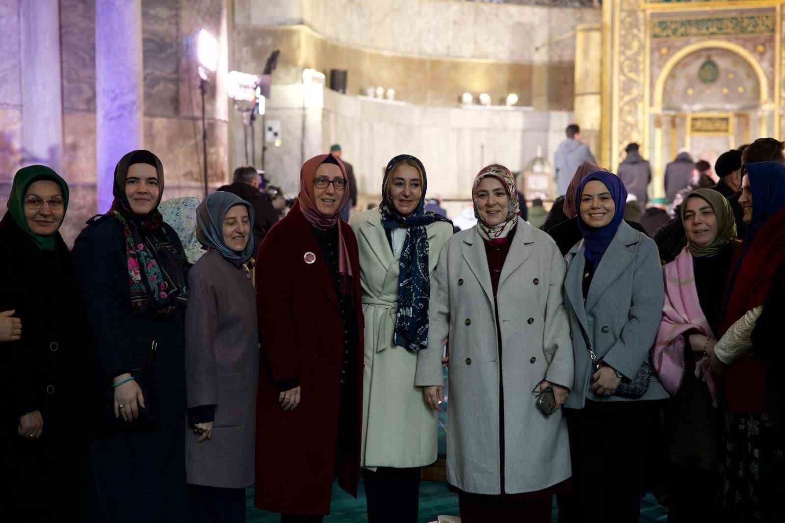 AK Parti Kadın Kolları’nın 300 bini aşkın hatminin duası Ayasofya’da yapıldı
