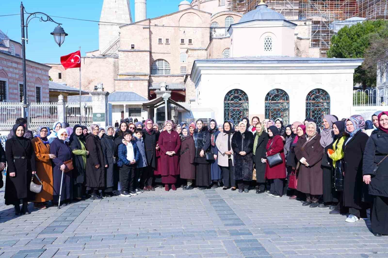 AK Parti Kadın Kolları’nın 300 bini aşkın hatminin duası Ayasofya’da yapıldı
