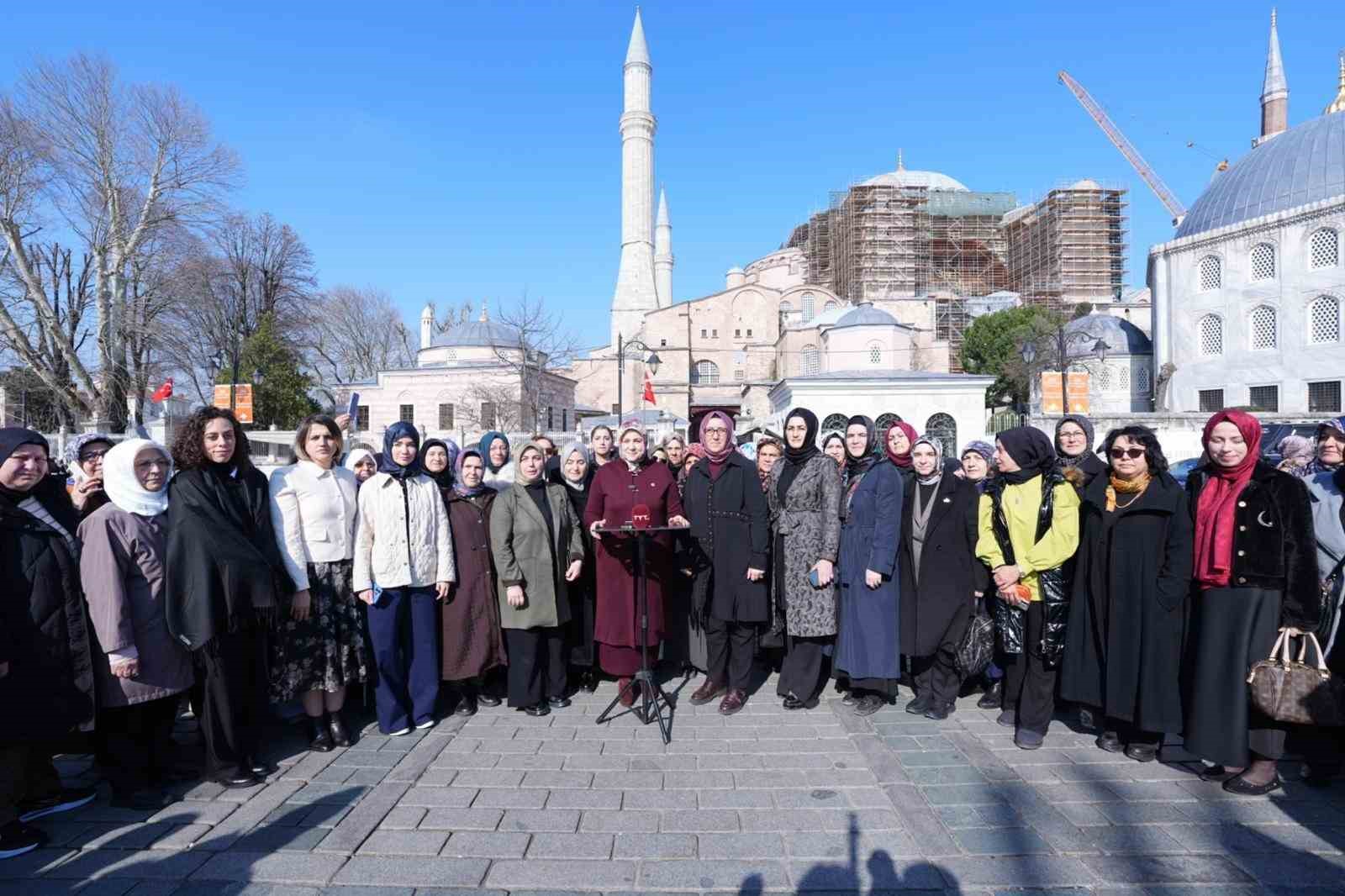 AK Parti Kadın Kolları’nın 300 bini aşkın hatminin duası Ayasofya’da yapıldı
