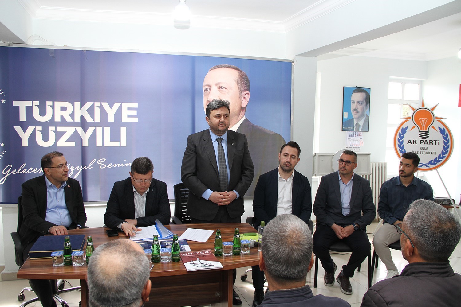 AK Parti Kula’da Mahalle Başkanları Toplantısı gerçekleştirildi
