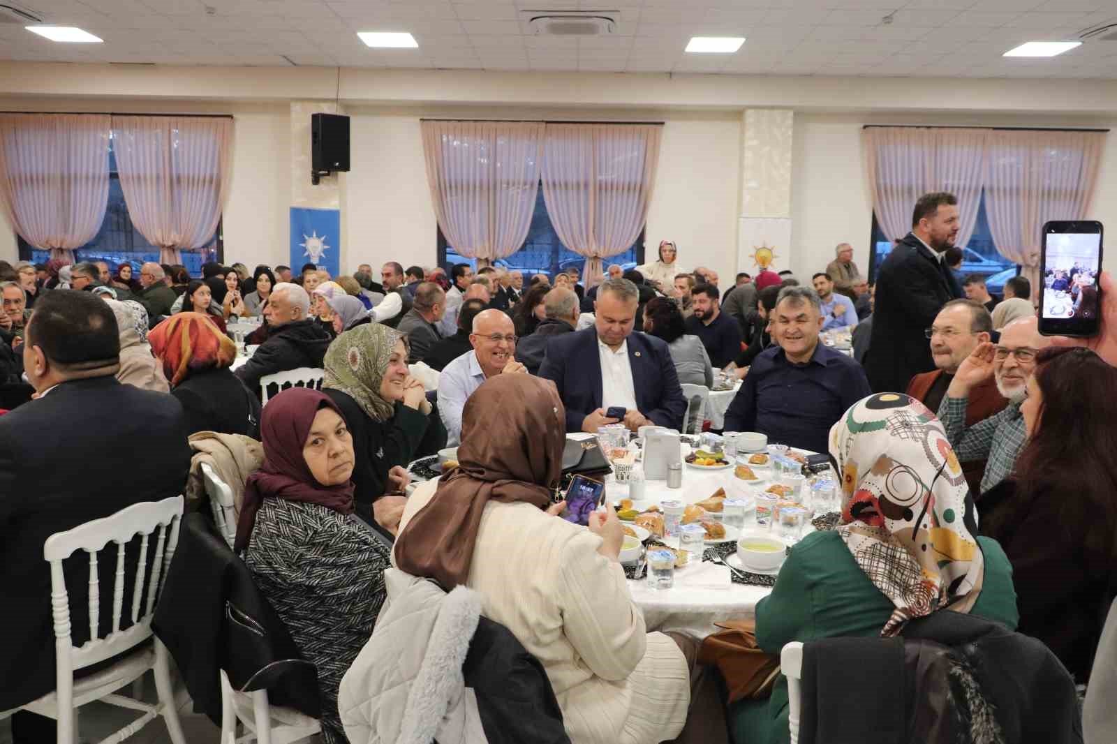 AK Parti MKYK Üyesi Ünal: "Erdoğan’a her zamankinden daha çok ihtiyaç var"
