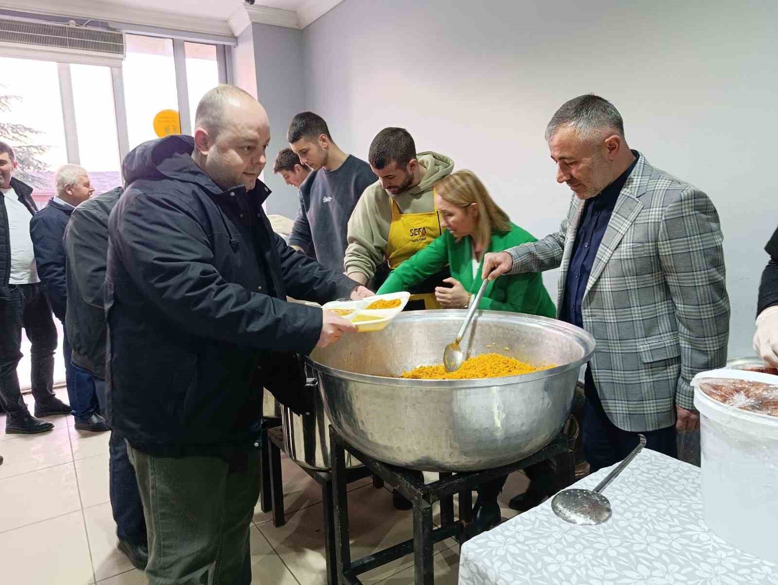 AK Parti Pazaryeri teşkilatı iftarda buluştu
AK Parti Pazaryeri teşkilatı iftarda buluştu