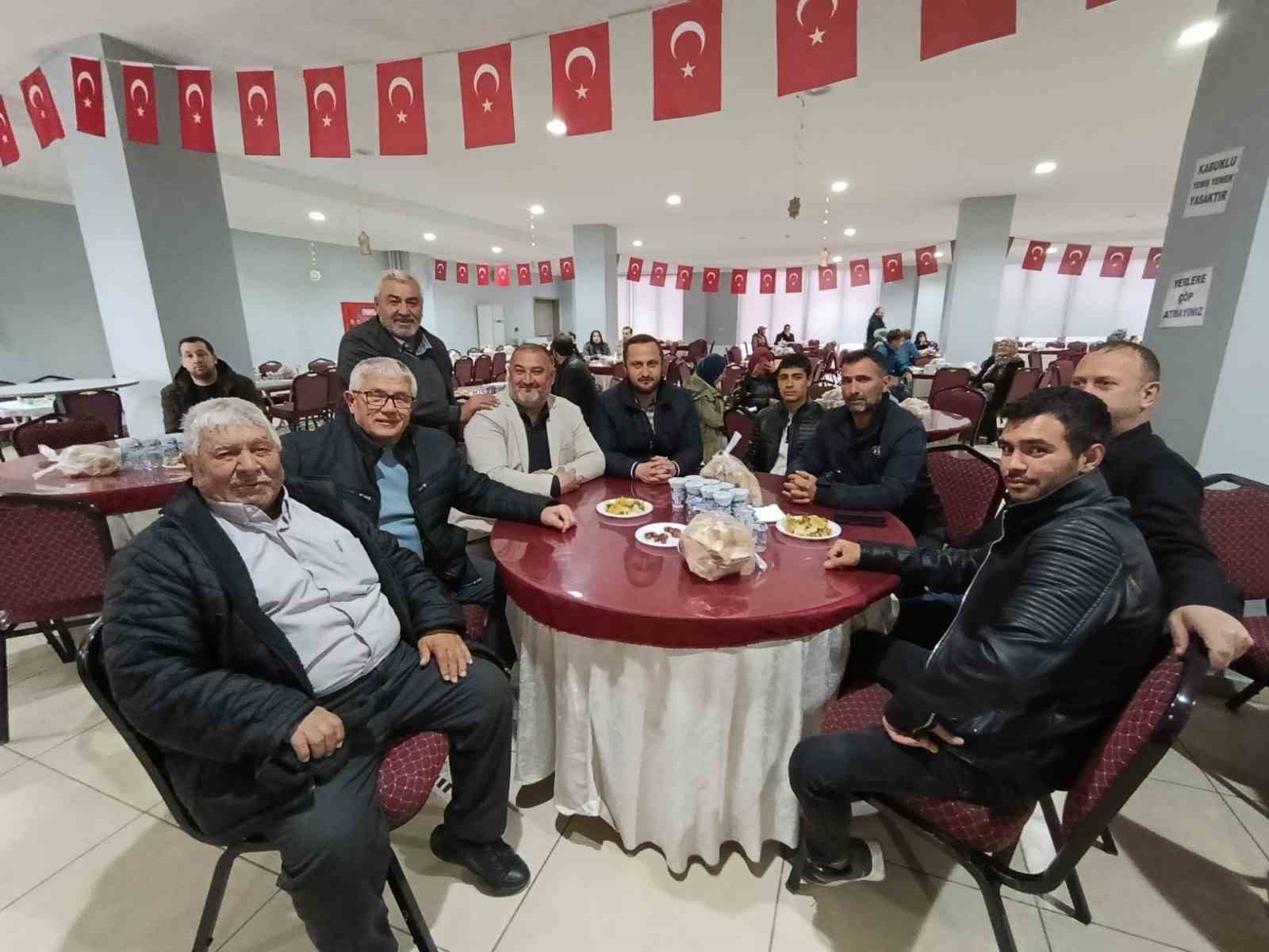AK Parti Pazaryeri teşkilatı iftarda buluştu
AK Parti Pazaryeri teşkilatı iftarda buluştu