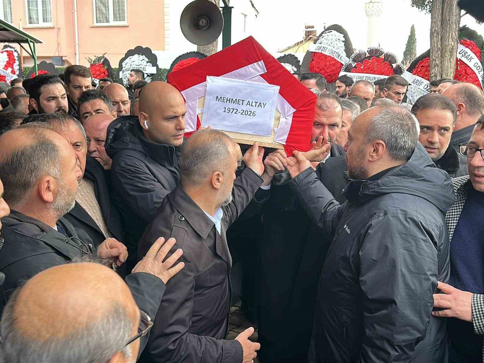 AK Parti Uşak eski Milletvekili Altay son yolculuğuna uğurlandı
AK Parti Uşak eski Milletvekili Altay son yolculuğuna uğurlandı