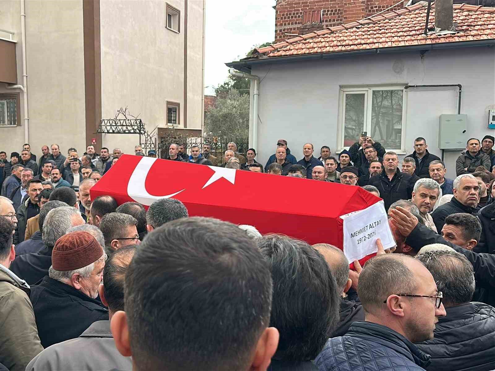 AK Parti Uşak eski Milletvekili Altay son yolculuğuna uğurlandı
AK Parti Uşak eski Milletvekili Altay son yolculuğuna uğurlandı