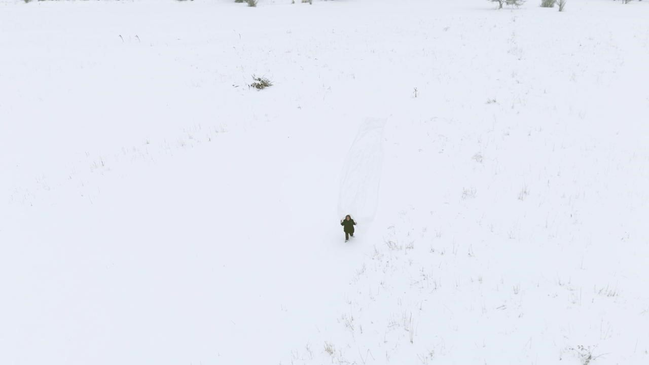 Akademisyenden doğa ve hafıza temalı performans

