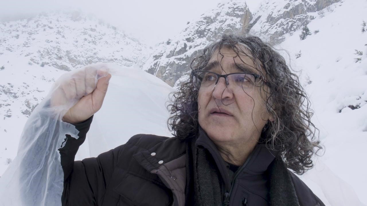 Akademisyenden doğa ve hafıza temalı performans
