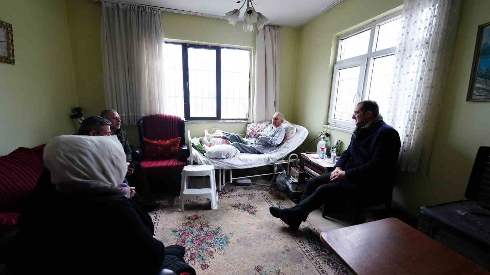 Akçaabat Belediye Başkanı Ekim hastaları evlerinde ziyaret etti
Akçaabat Belediye Başkanı Ekim hastaları evlerinde ziyaret etti