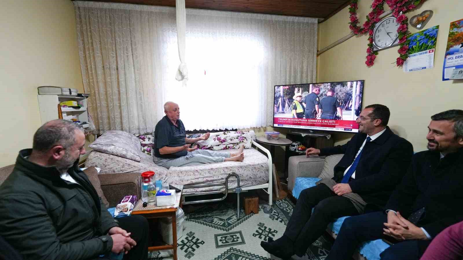 Akçaabat Belediye Başkanı Ekim hastaları evlerinde ziyaret etti
Akçaabat Belediye Başkanı Ekim hastaları evlerinde ziyaret etti