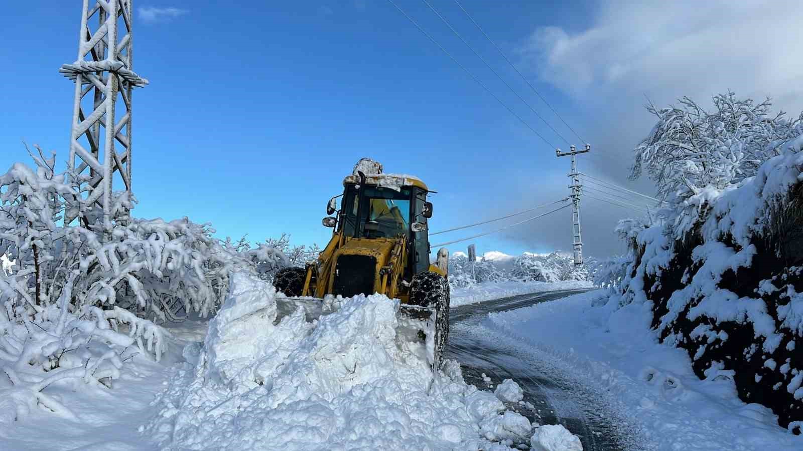 Akçaabat’ta karla mücadele
