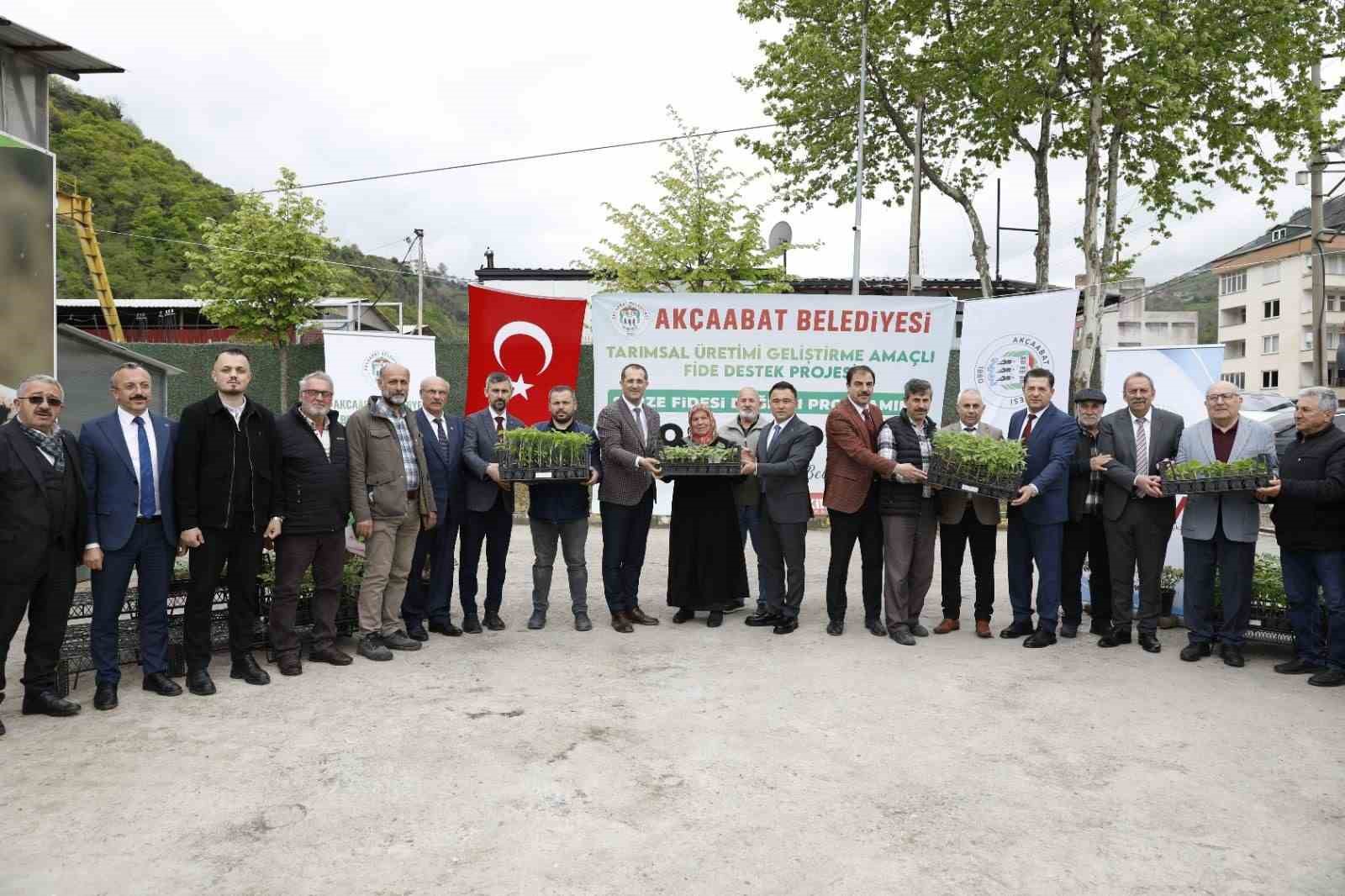 Akçaabat’ta üreticilere 25 bin sebze fidesi dağıtıldı
