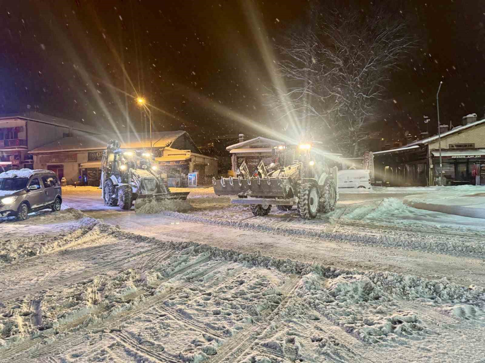 Akçadağ Belediyesi’nin kar mesaisi sürüyor
