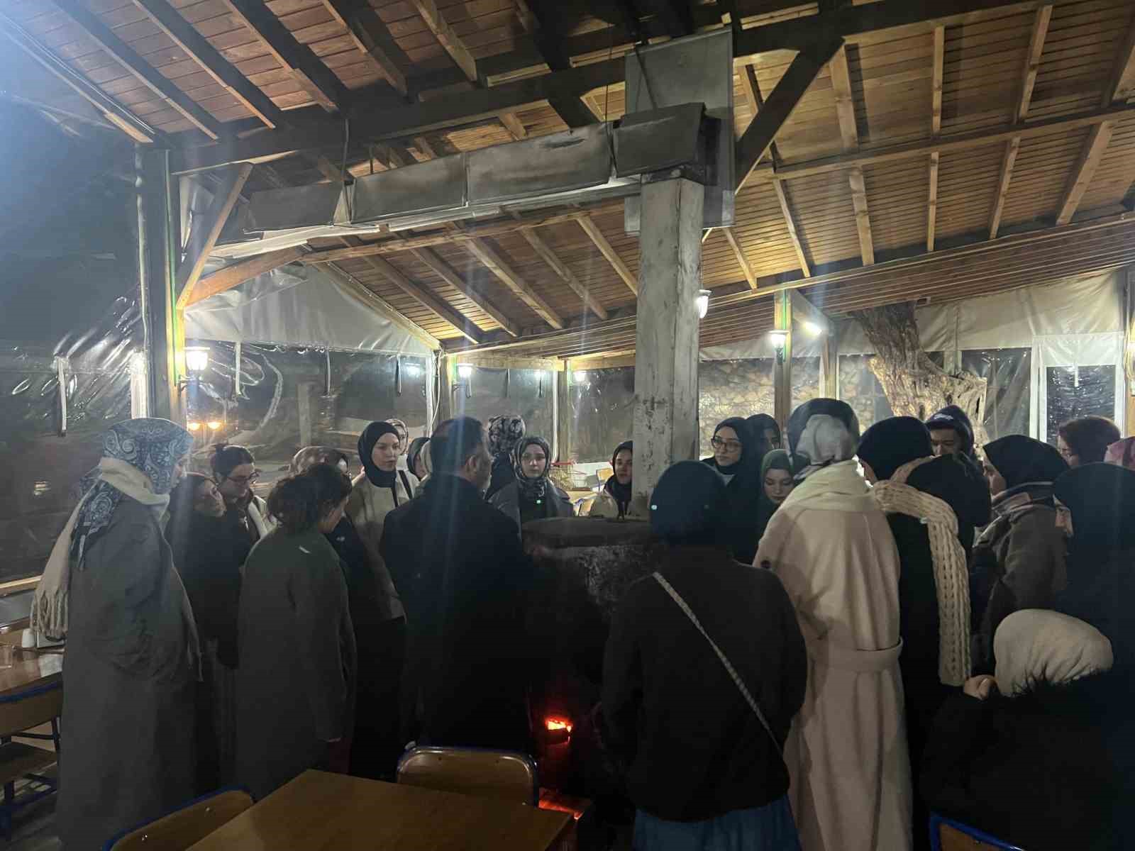 Akçakocalı gençlere sahur sürprizi
