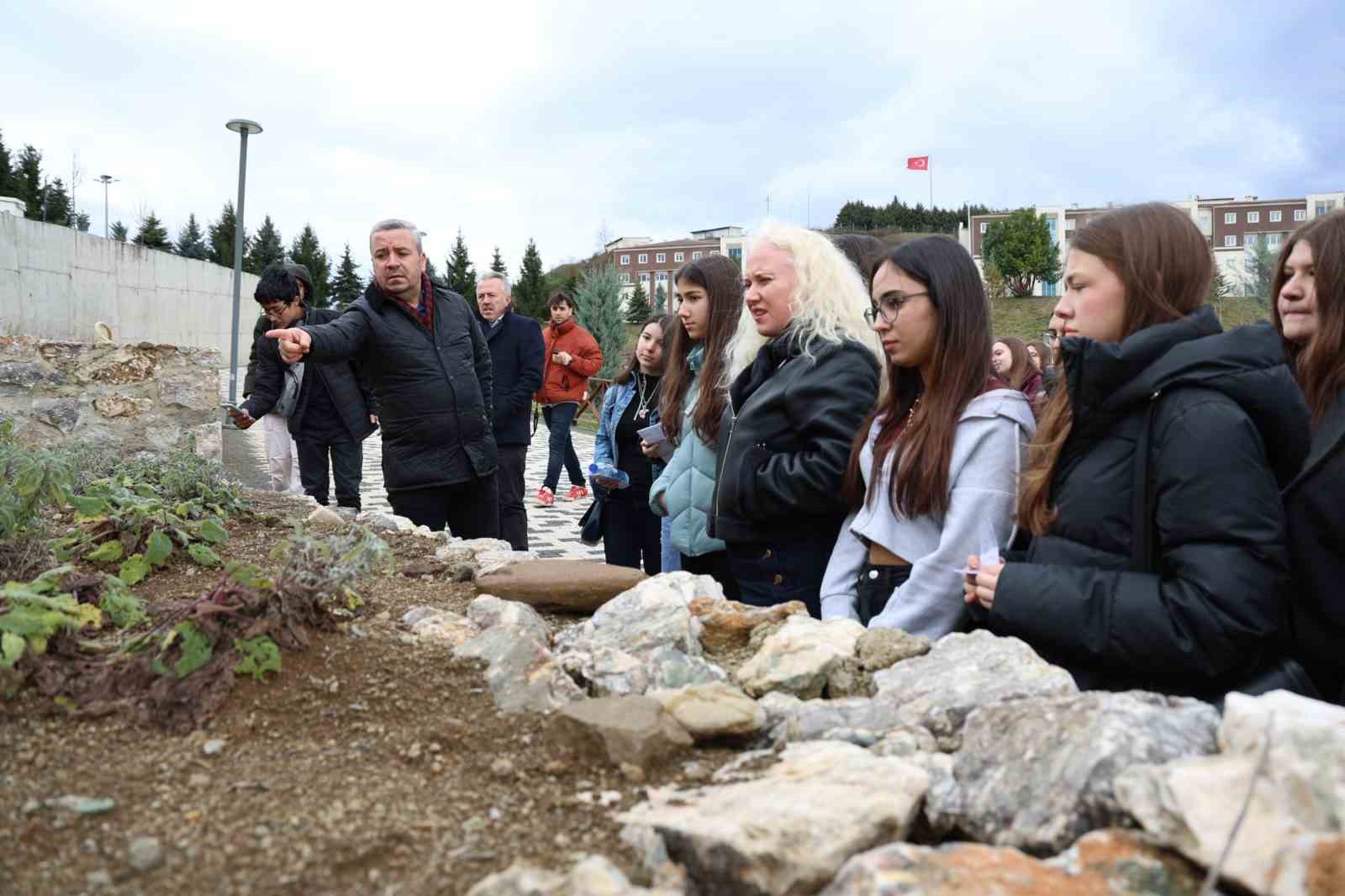 Akçakocalı öğrenciler botanik bahçesine hayran kaldı
