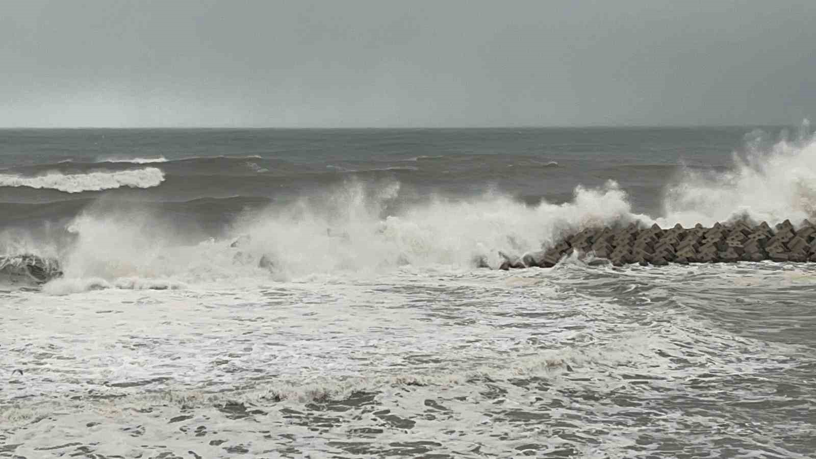 Akçakoca’yı fırtına vurdu
