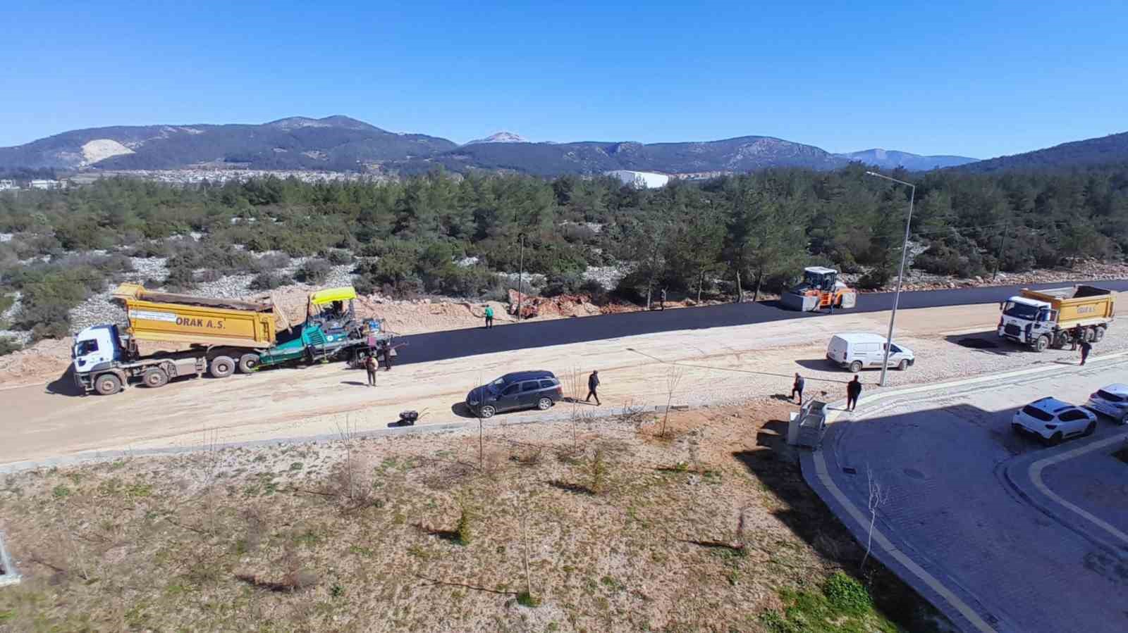 Akçaova TOKİ’de yol sorununu çözüldü
Akçaova TOKİ’de yol sorununu çözüldü