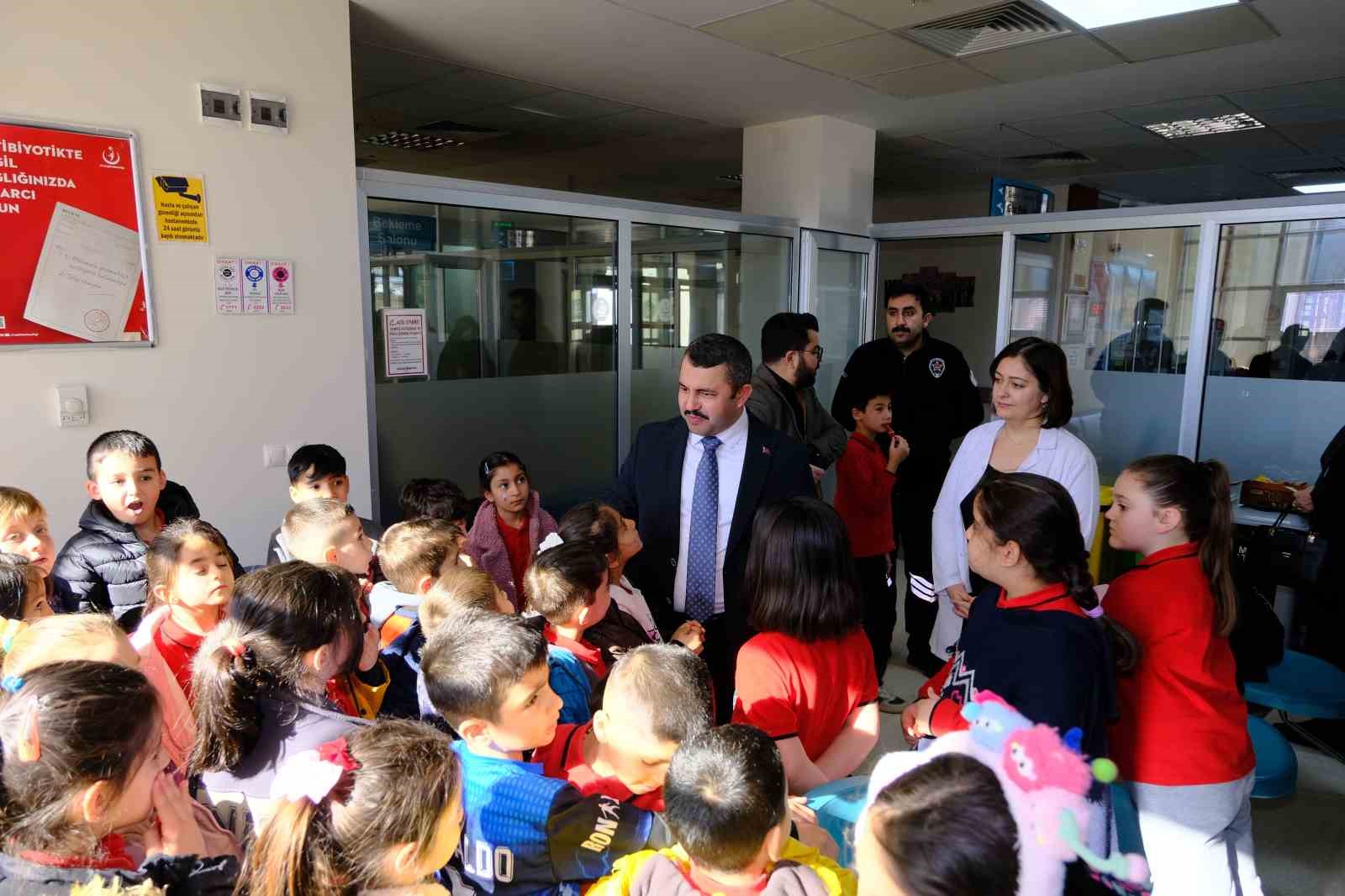 Akdağmadeni’nde 4 branşta kapsamlı koruyucu sağlık projesi başlatıldı
Akdağmadeni’nde 4 branşta kapsamlı koruyucu sağlık projesi başlatıldı