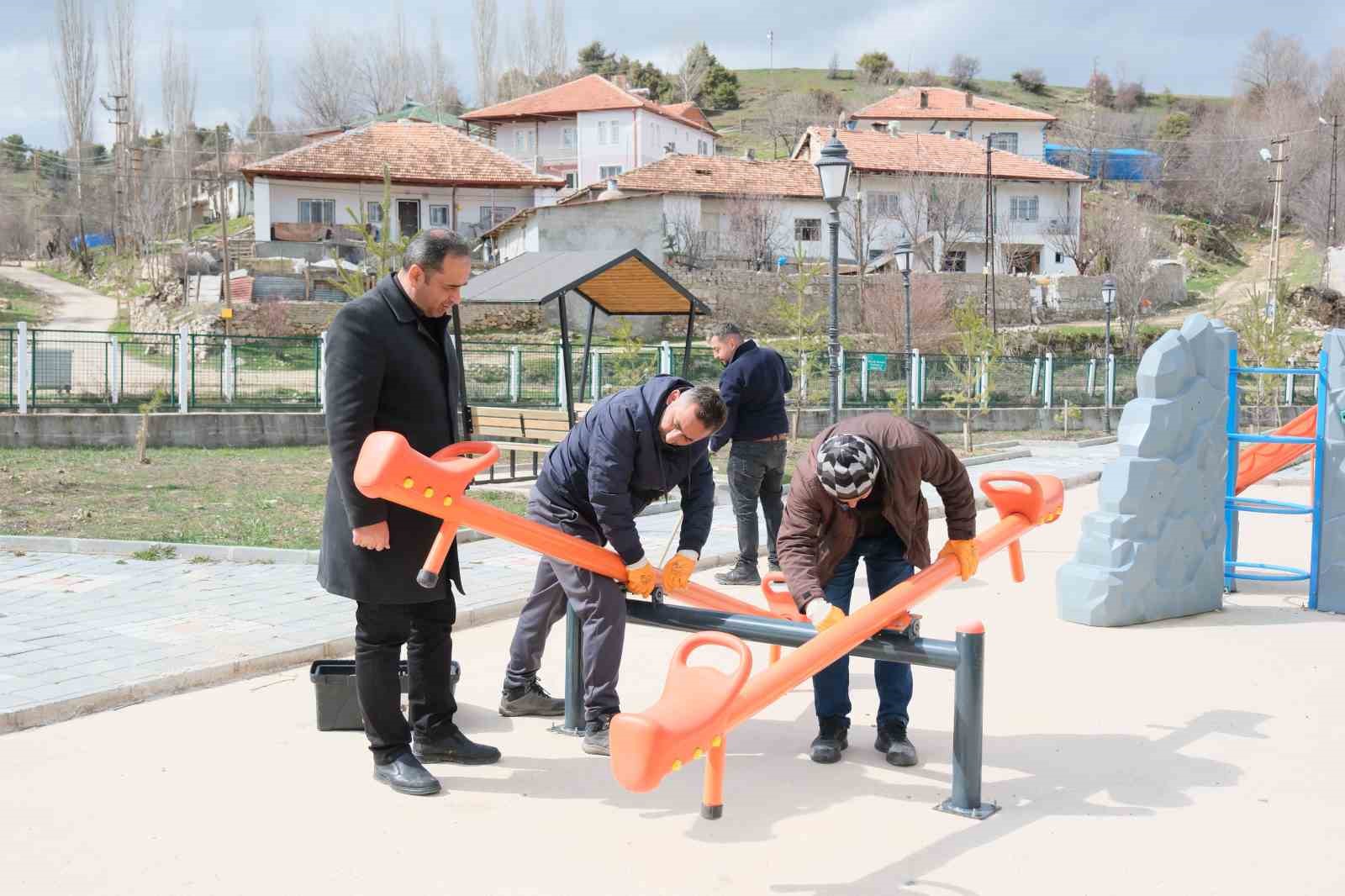 Akdağmadeni’nde bahar mesaisi: park ve bahçeler yenileniyor
Akdağmadeni’nde bahar mesaisi: park ve bahçeler yenileniyor