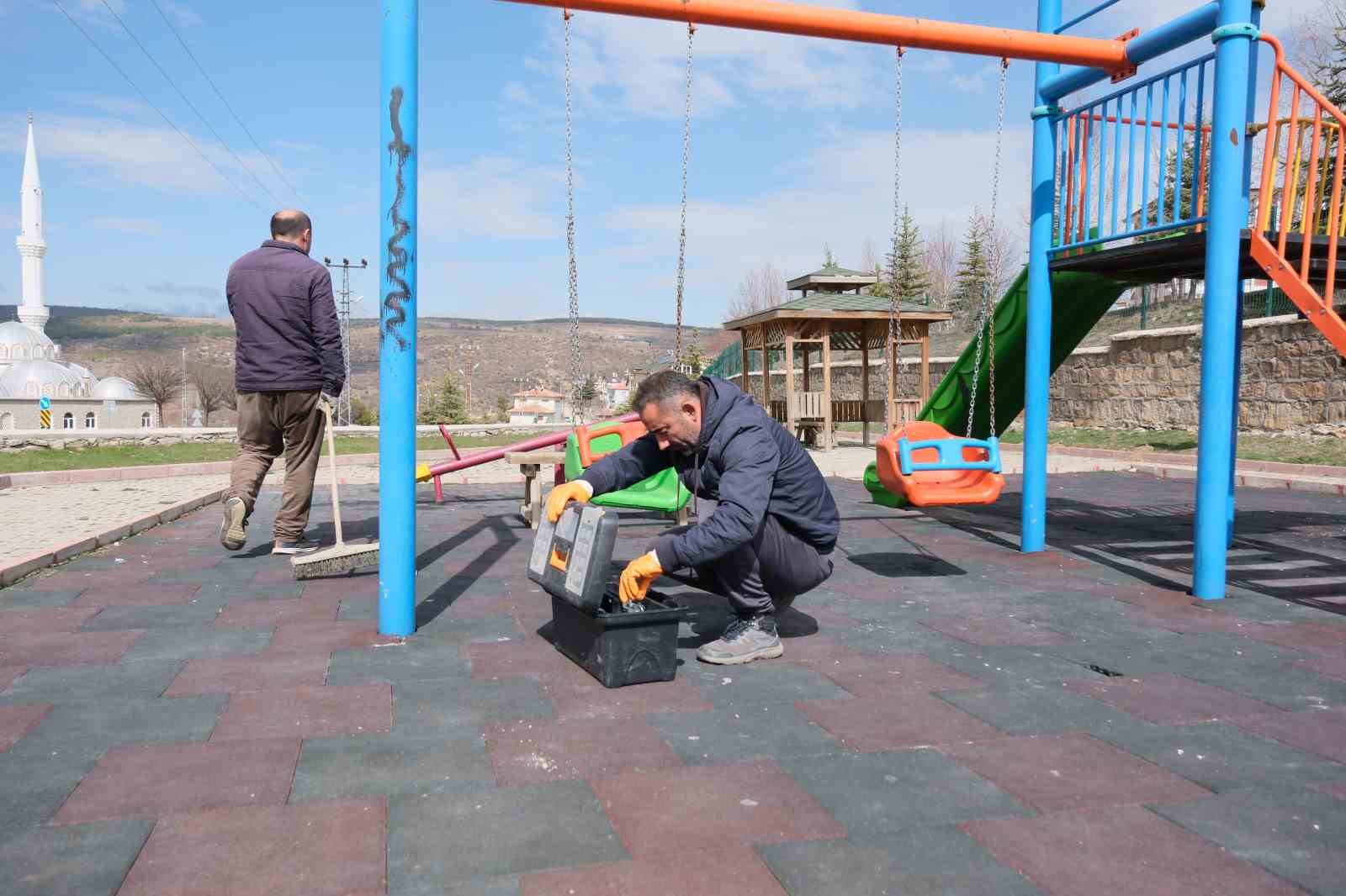 Akdağmadeni’nde bahar mesaisi: park ve bahçeler yenileniyor
Akdağmadeni’nde bahar mesaisi: park ve bahçeler yenileniyor