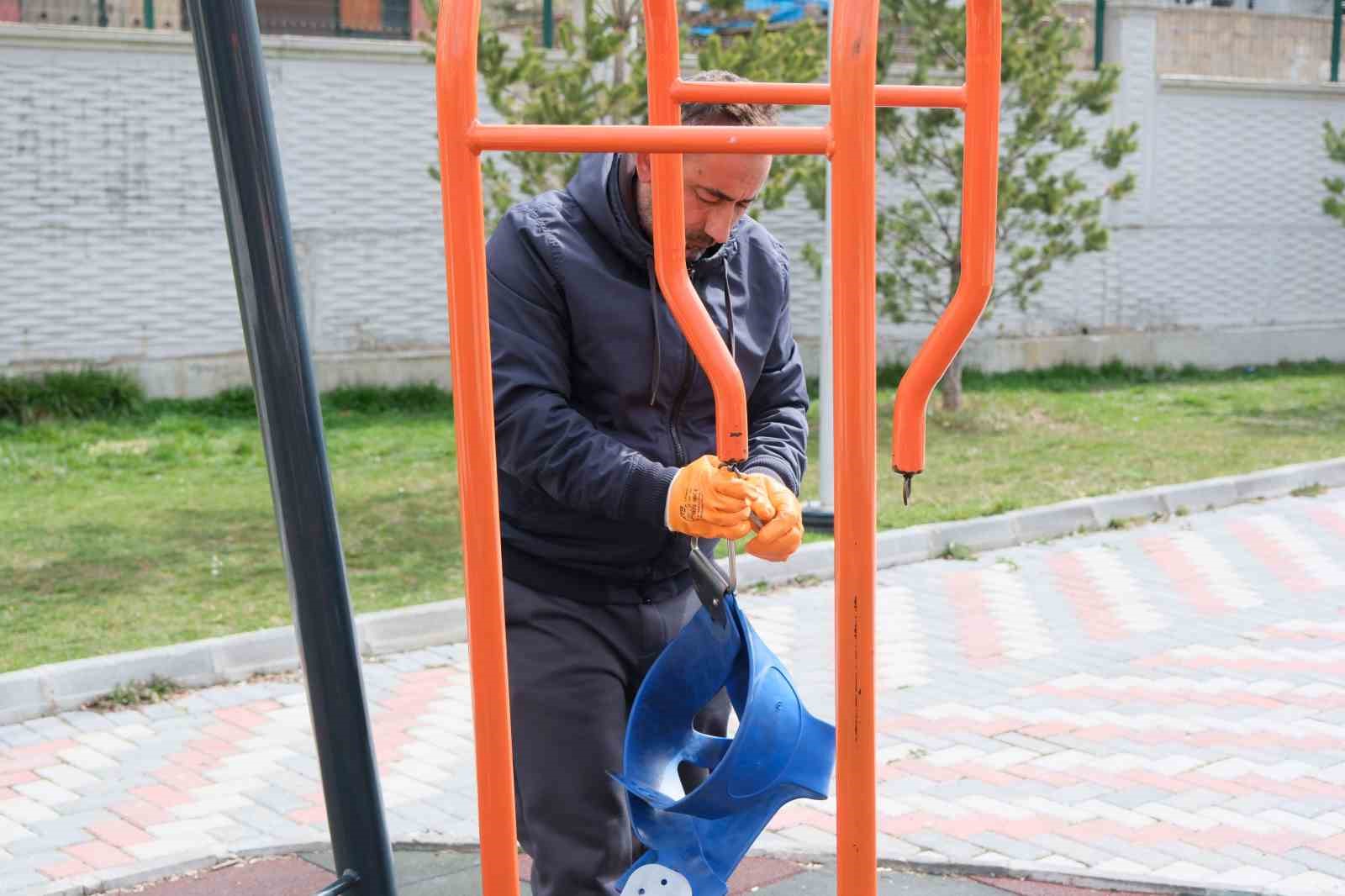 Akdağmadeni’nde bahar mesaisi: park ve bahçeler yenileniyor
Akdağmadeni’nde bahar mesaisi: park ve bahçeler yenileniyor