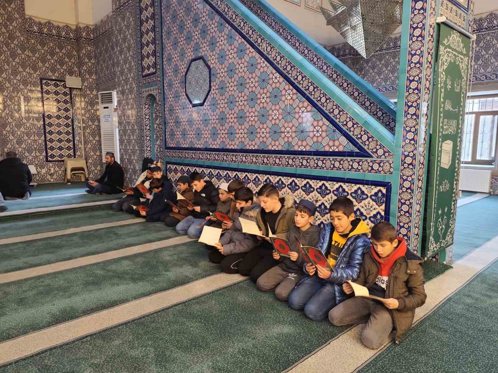 Akdağmadeni’nde gönülleri birleştiren proje: Hatim kumbarası
