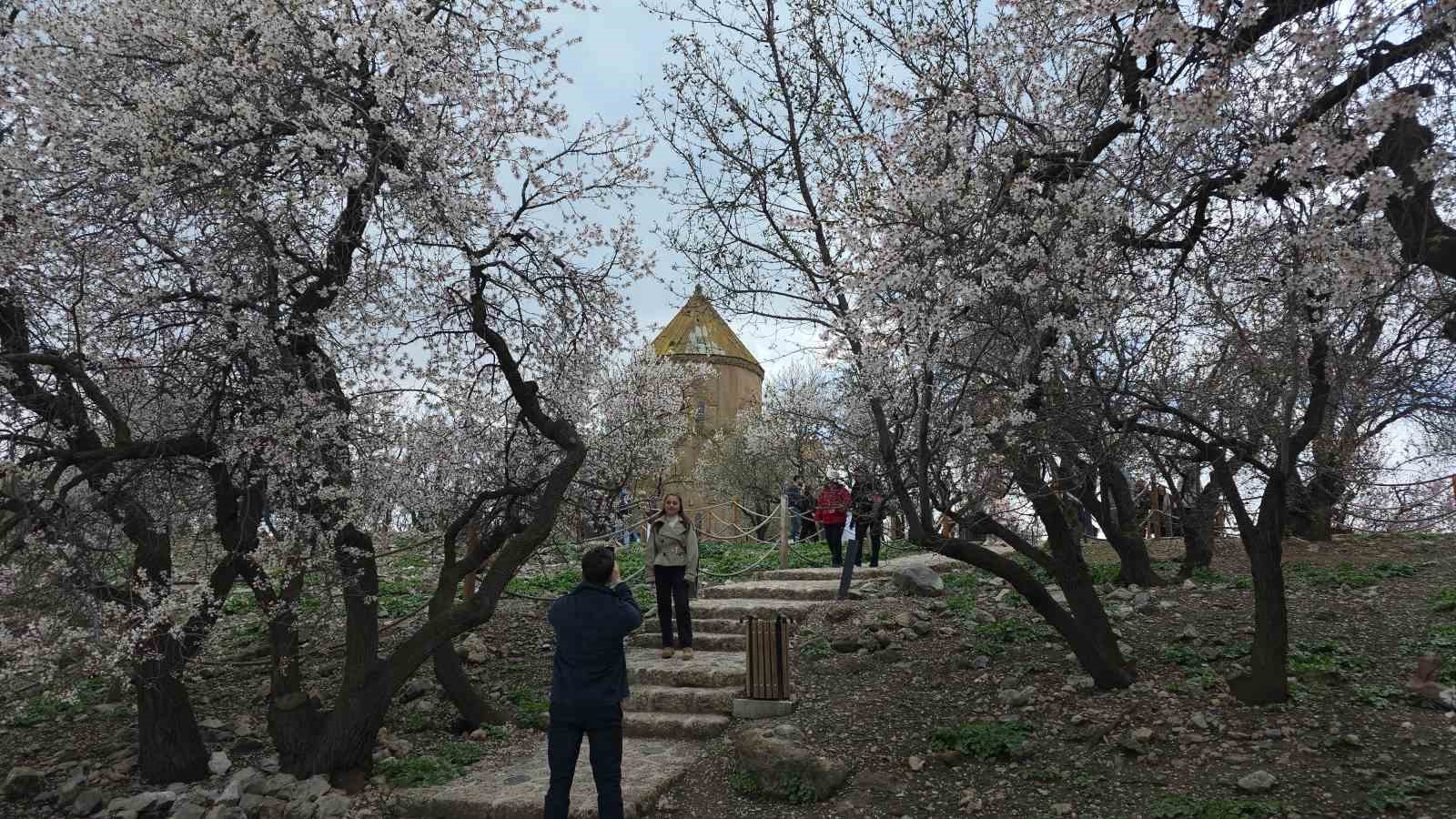 Akdamar Adası’nda 23 Nisan yoğunluğu
