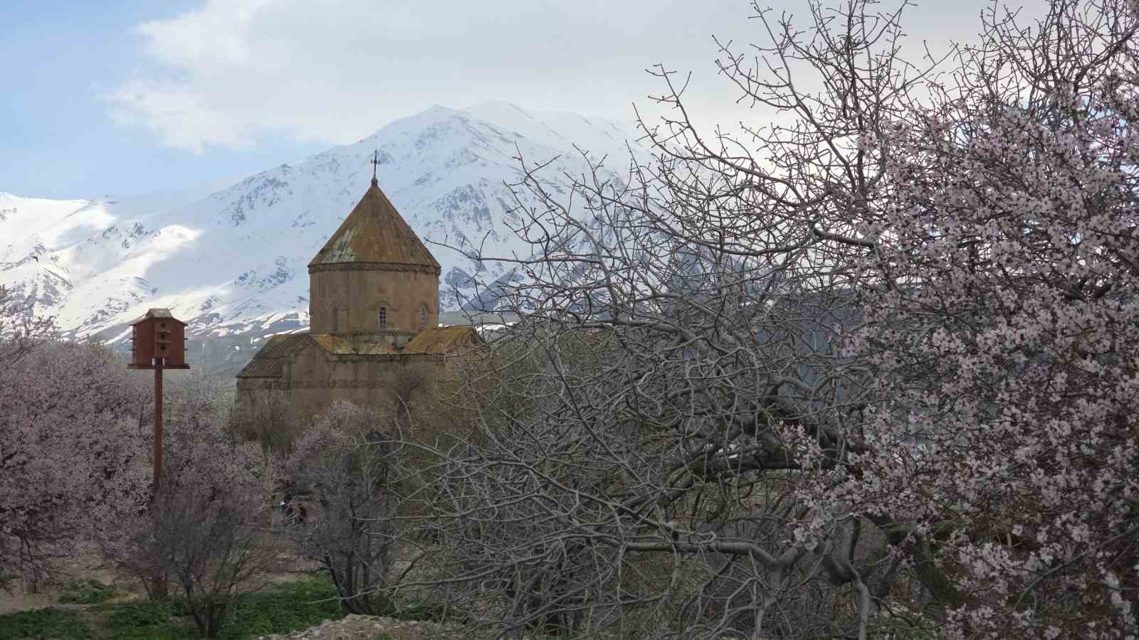 Akdamar Adası’nda renk cümbüşü

