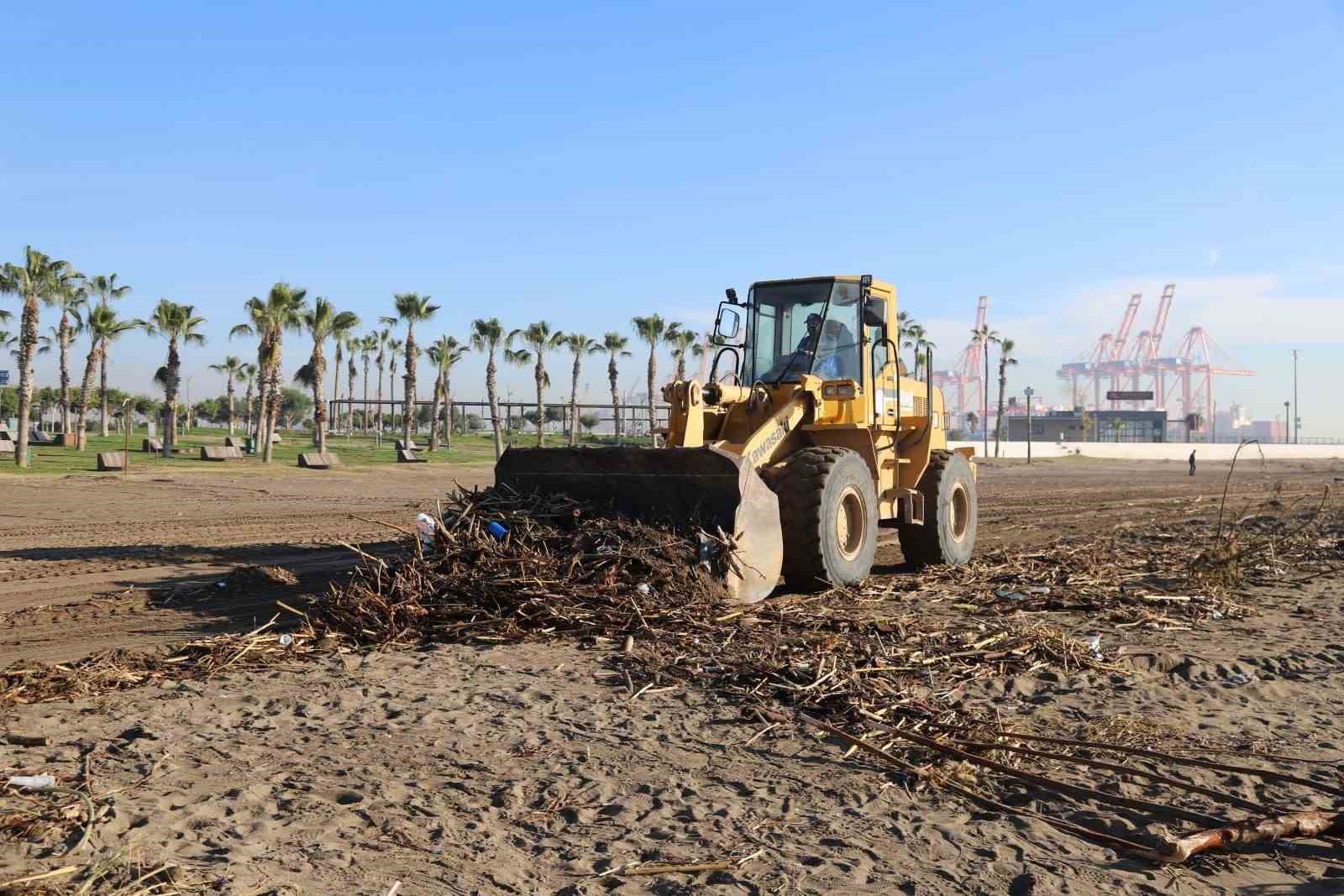 Akdeniz Belediyesinden sel sonrası yoğun çalışma
