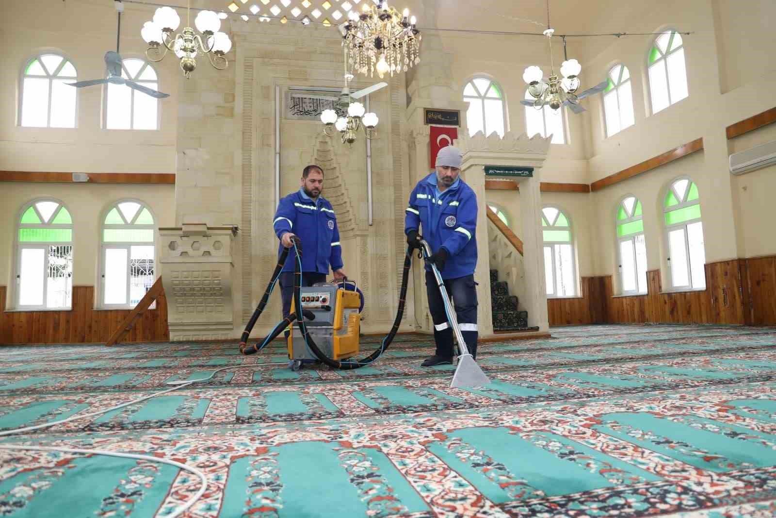 Akdeniz’de camilerde Ramazan hazırlığı
Akdeniz’de camilerde Ramazan hazırlığı