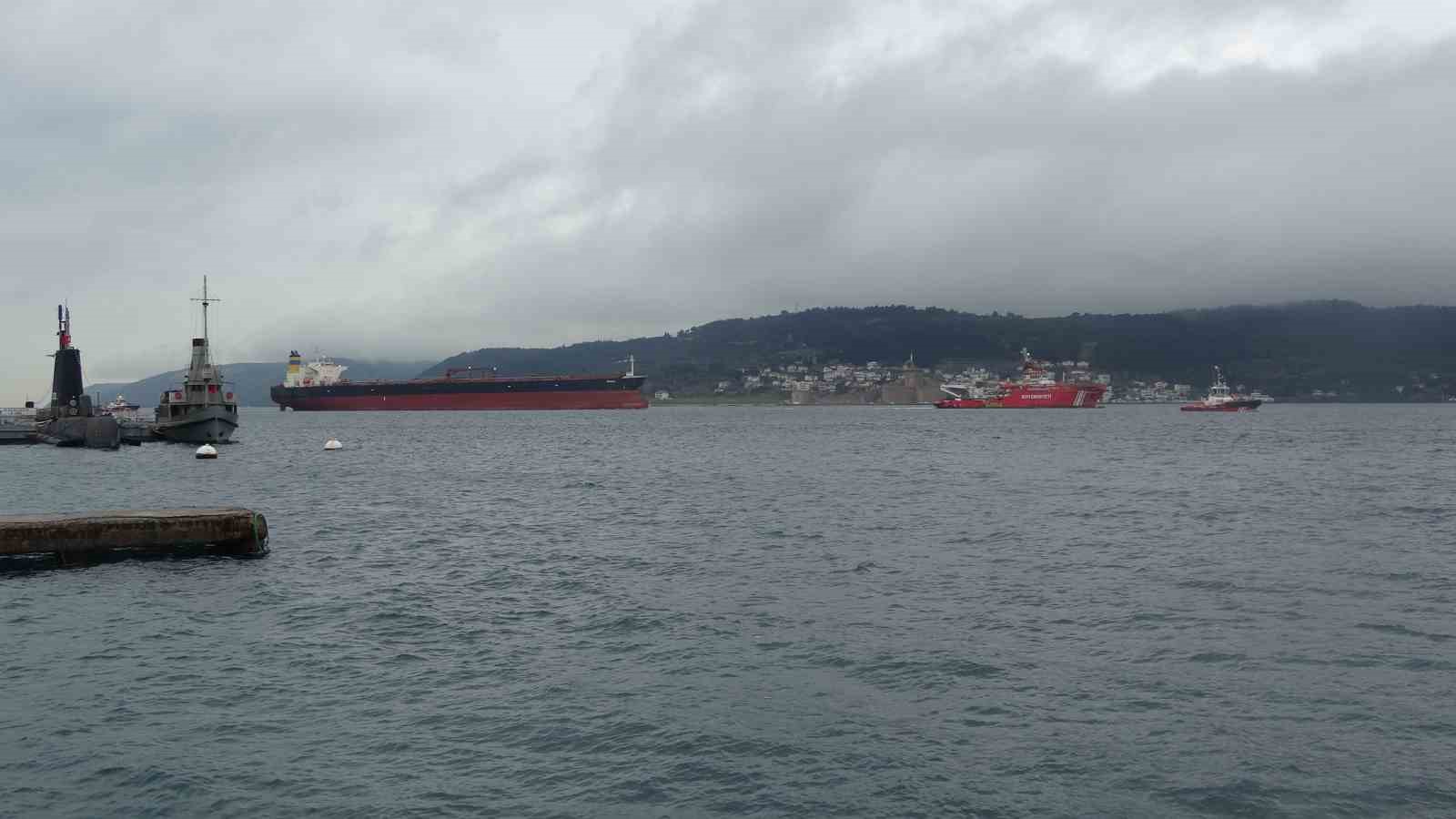 Akdeniz’de İHA ile vurulan, Bozcaada’da fırtına nedeniyle karaya oturan tanker bakım için Yalova’ya götürülüyor
