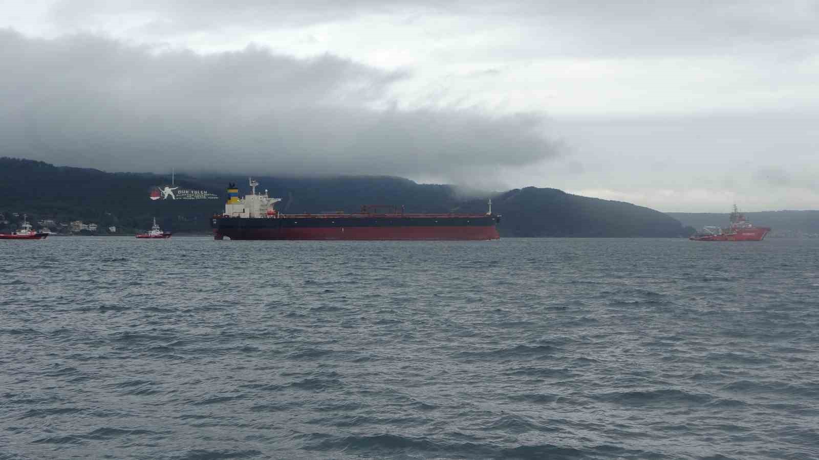 Akdeniz’de İHA ile vurulan, Bozcaada’da fırtına nedeniyle karaya oturan tanker bakım için Yalova’ya götürülüyor
