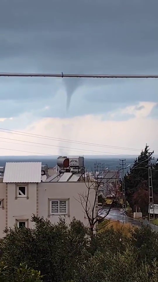 Akdeniz’de oluşan hortum kamerada
