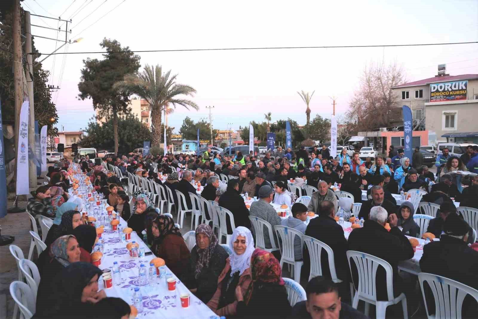Akdeniz’de Ramazan bereketi iftar sofrasında paylaşıldı
