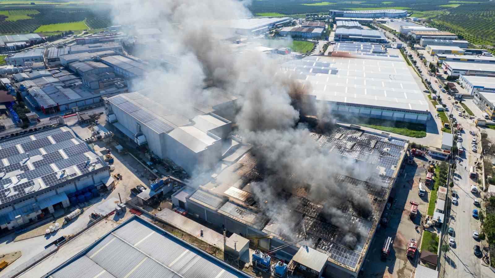 Akhisar Kaymakamı Can’dan fabrika yangınına ilişkin açıklama
