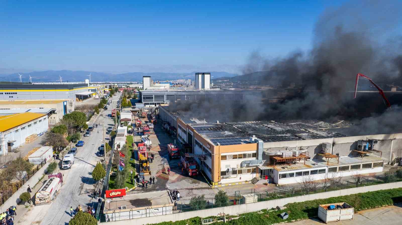 Akhisar Kaymakamı Can’dan fabrika yangınına ilişkin açıklama
