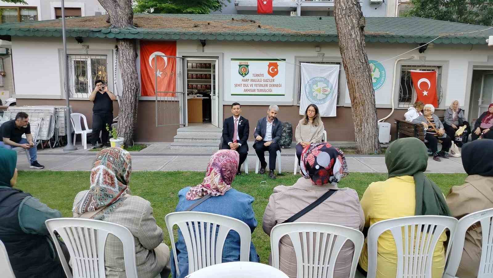 Akhisar’da şehit aileleri ve gazilerden duygu dolu buluşma
