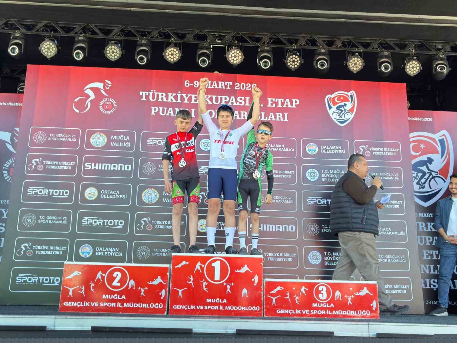 Akhisarlı minik pedallar Muğla’da kürsüye damga vurdu
