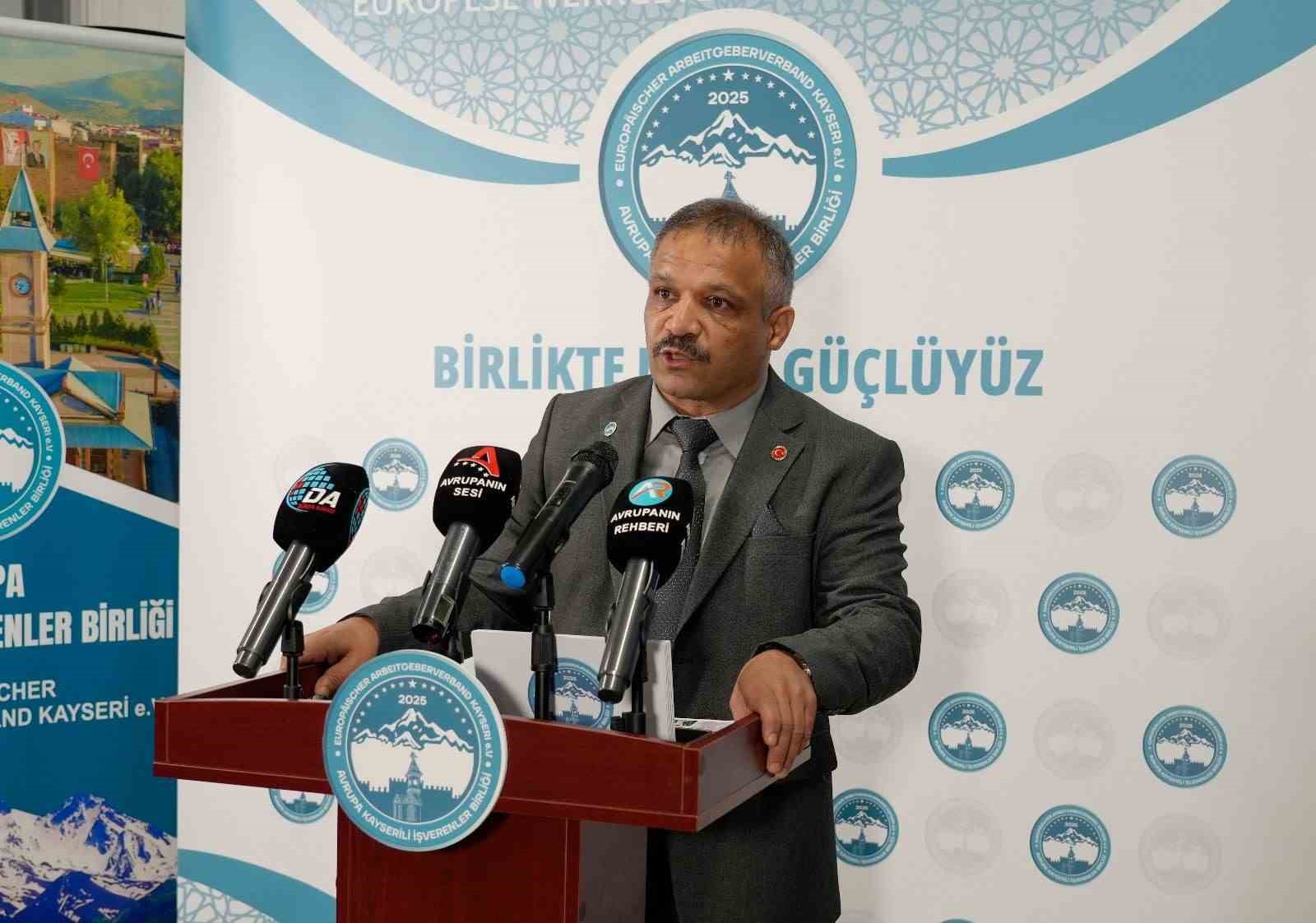 AKİB Kurucu Genel Başkanı Ali Hızar’dan iş dünyasına birlik çağrısı
AKİB Kurucu Genel Başkanı Ali Hızar’dan iş dünyasına birlik çağrısı