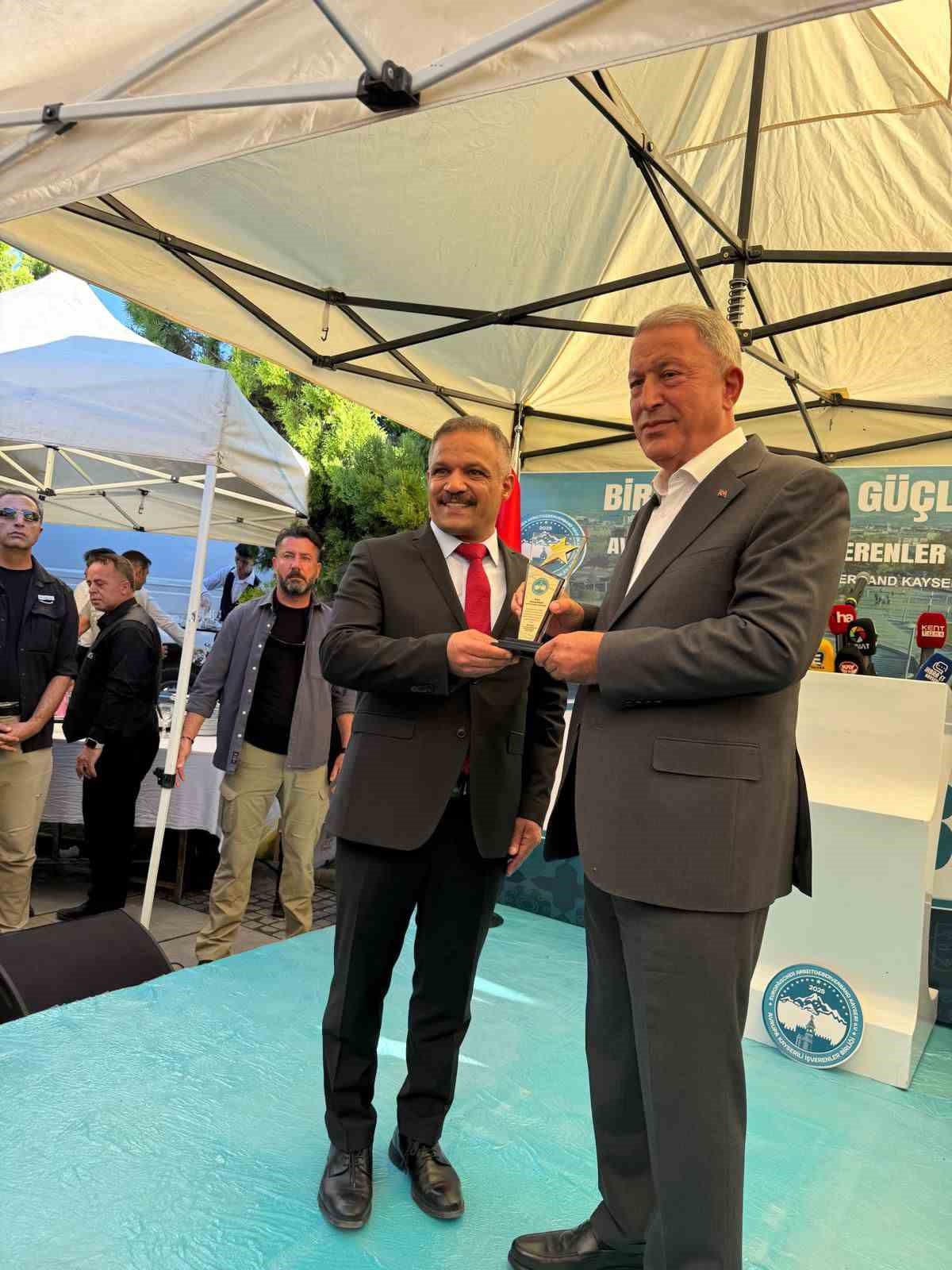 AKİB’den Hulusi Akar’a destek: "Türkiye’nin gururu, Kayseri’nin onurudur"
AKİB’den Hulusi Akar’a destek: "Türkiye’nin gururu, Kayseri’nin onurudur"