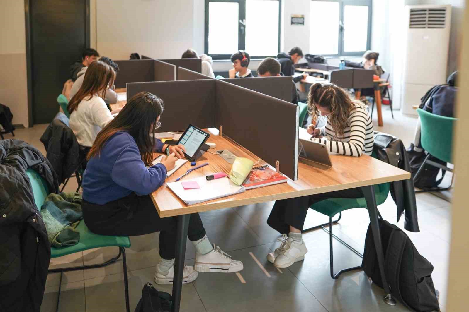 Akıl Küpü Kütüphaneleri dolup taşıyor
